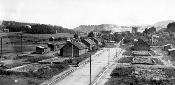 Arctander-brakkene. Nødbrakker i Stavangergata på Sagene. År: 1937. Fotograf: Ukjent. Arbeiderbevegelsens arkiv og bibliotek.