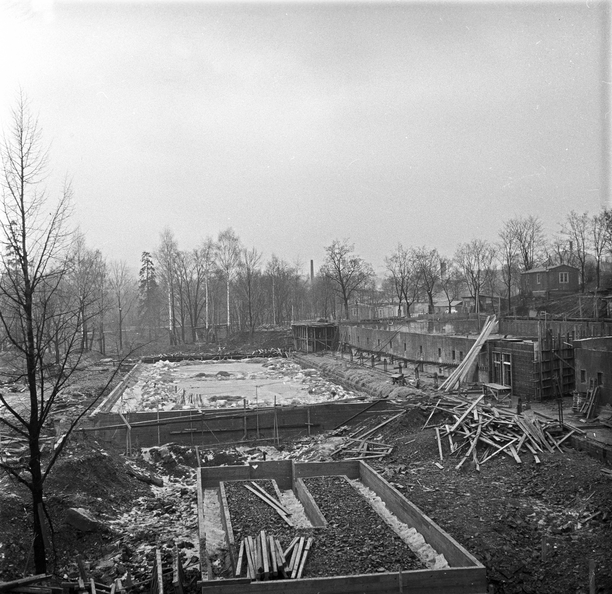 Serie. Bygging av Frognerbadet, Frogner, Oslo. Fotografert i perioden 11. juni til 25. arpil ...