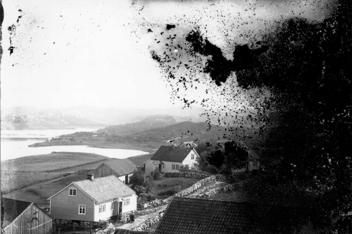 Hellvik gård, utsikt mot Dalane Folkemuseum