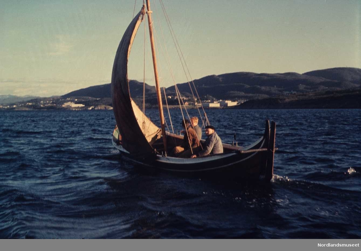 Bodøsjøen friluftsmuseum, nordlandsbåt under fulle seil. fra ...