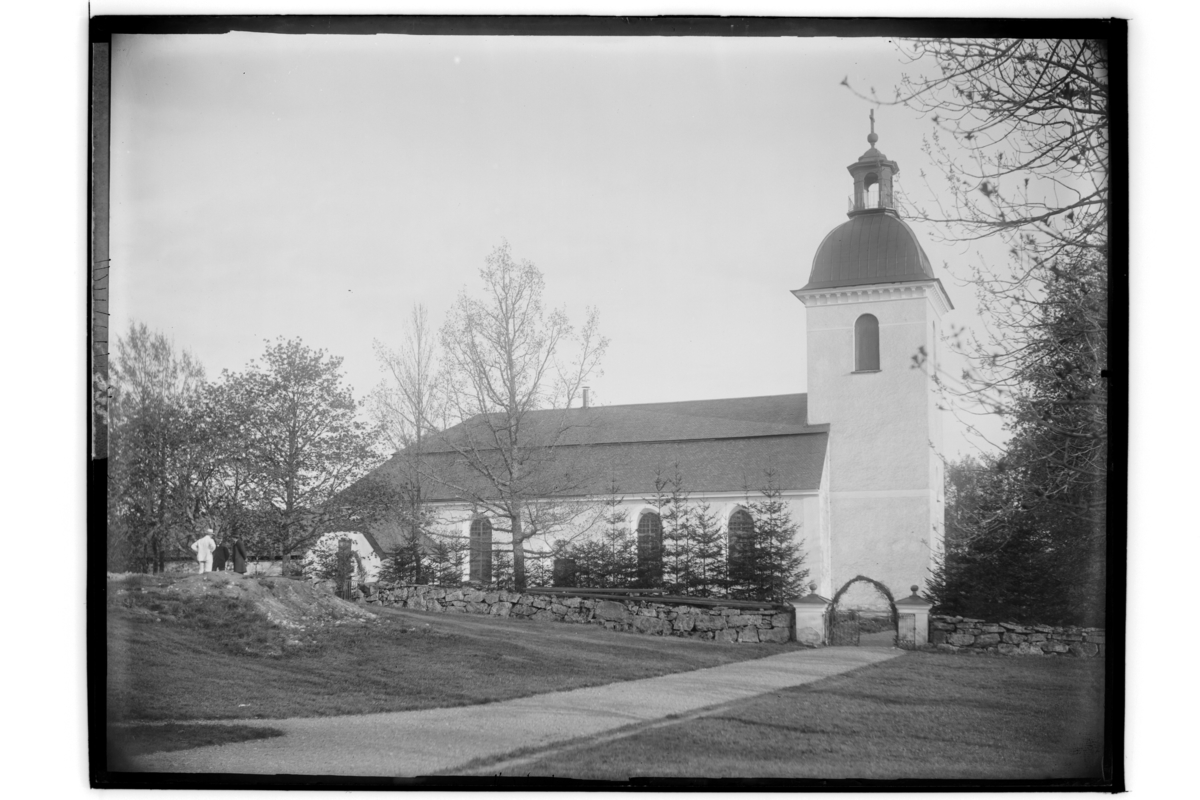 Lillkyrka kyrka, kyrkobyggnad. Beställningsnr. LA100. Örebro läns