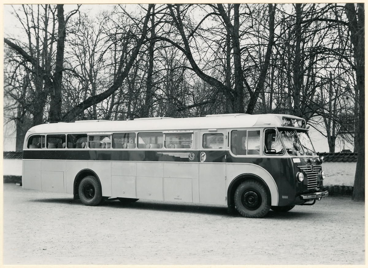 Komplettering Peter Ödén. Statens Järnvägar, SJ Buss 1881 Scania-Vabis ...