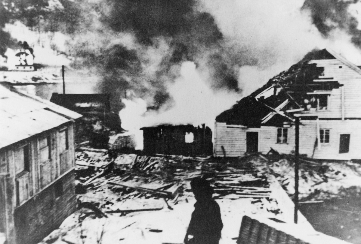 krigen, 2. verdenskrig, Måløyraidet 27. desember 1941, person, brann, Måløy brenner, ødelagte