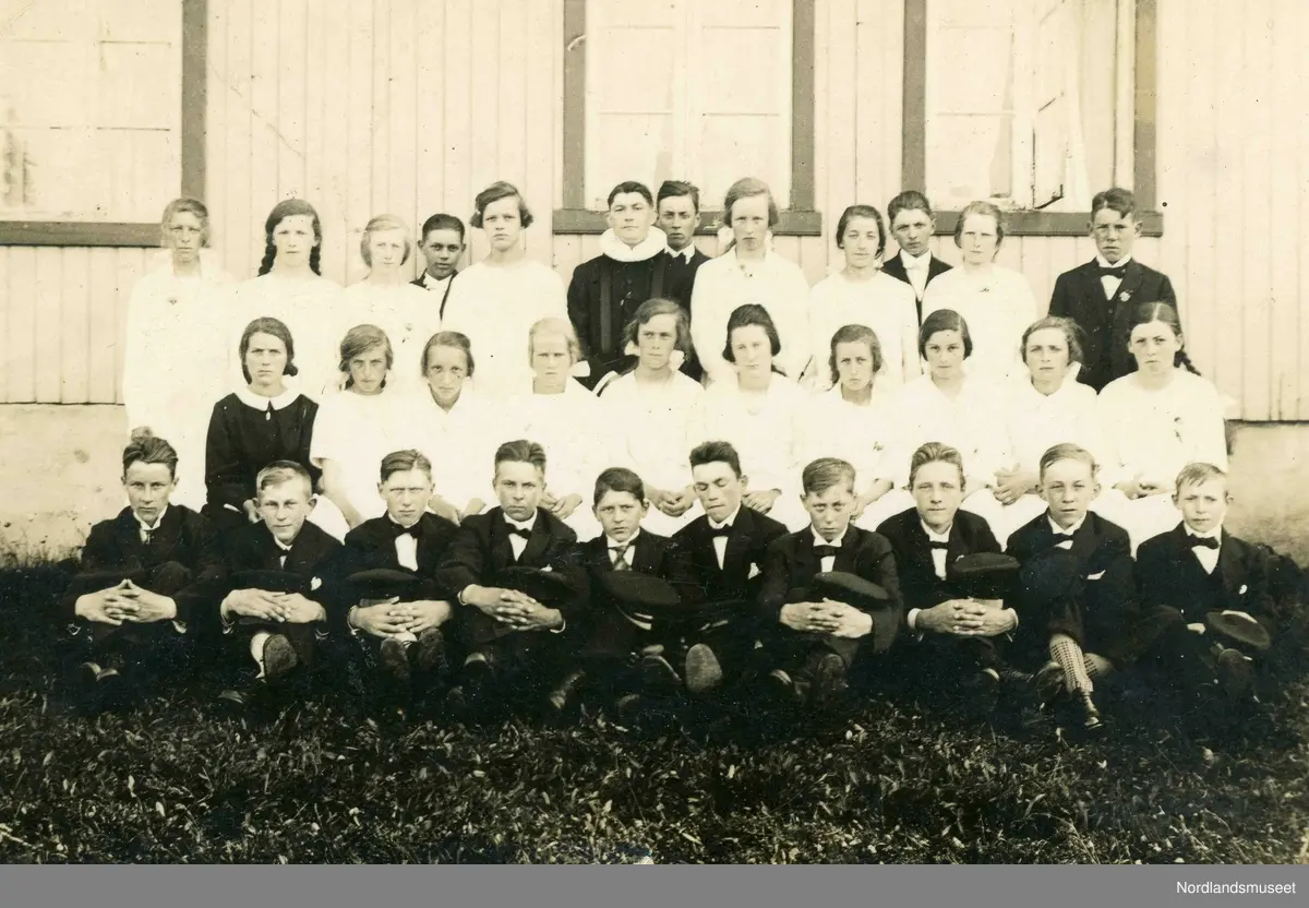 Konfirmasjon I Leiranger Kirke 3 Juli 1927 Nr 2 Nederst Fra H yre Er 